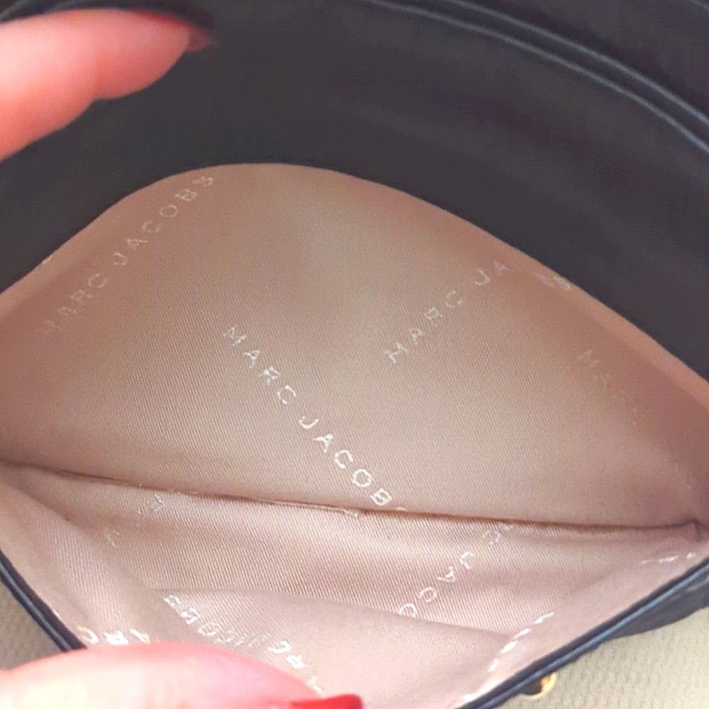 Marc Jacobs black microfiber leather trim - Picture 3 of 6